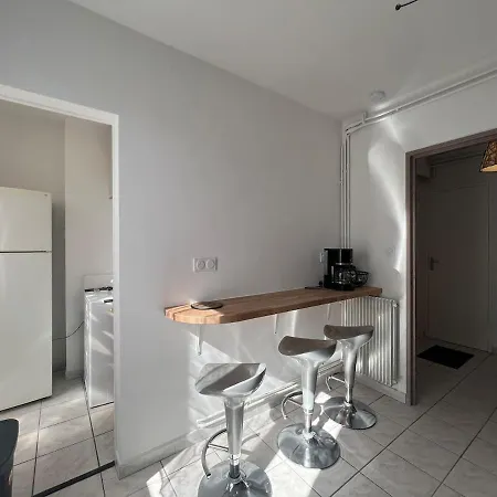 Beau T3 Avec Balcon A Lägenhet